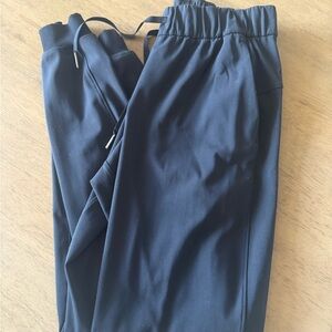 Women’s size 4 Lululemon joggers - black